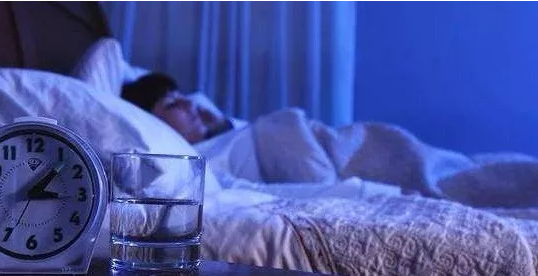 睡前一杯水，長(zhǎng)期堅(jiān)持將給你帶來(lái)意想不到的變化